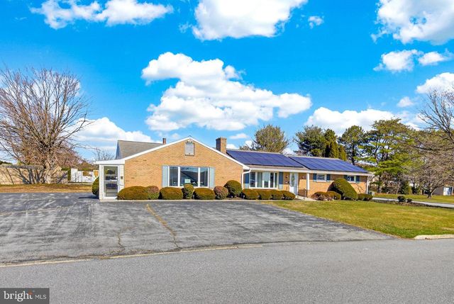 1099 CEDAR CREST DR, Lebanon, PA 17046