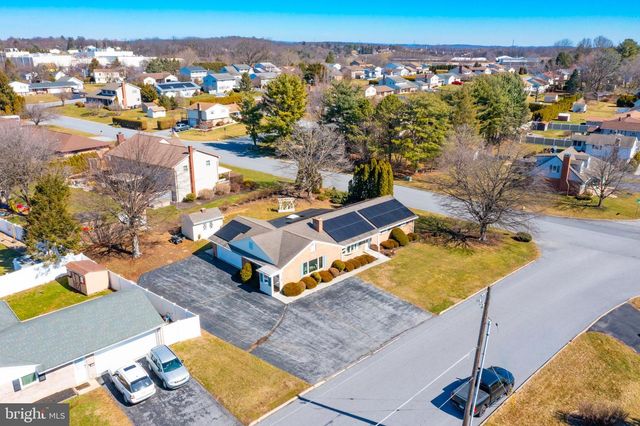 1099 CEDAR CREST DR, Lebanon, PA 17046