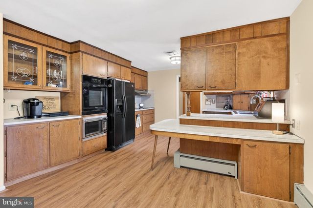 1099 CEDAR CREST DR, Lebanon, PA 17046