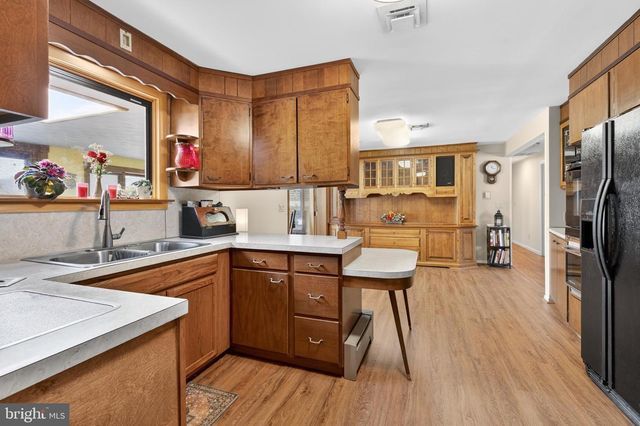 1099 CEDAR CREST DR, Lebanon, PA 17046