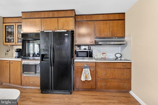 1099 CEDAR CREST DR, Lebanon, PA 17046