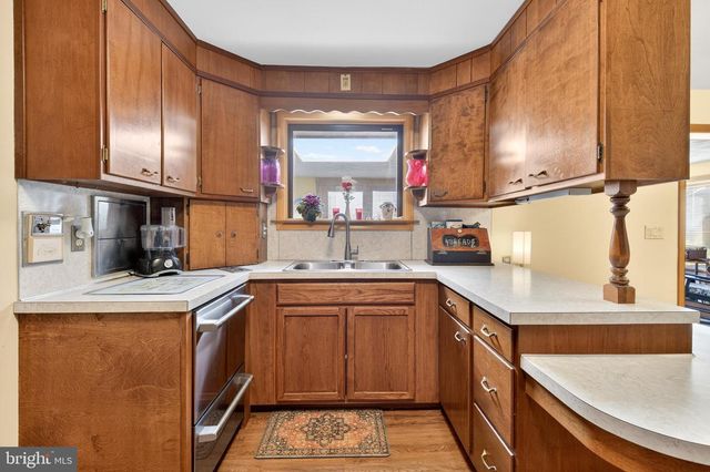 1099 CEDAR CREST DR, Lebanon, PA 17046