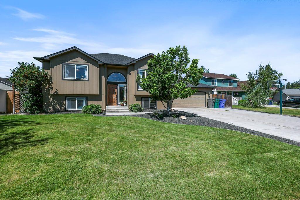 18017 N Lidgerwood Ct, Colbert, WA 99005