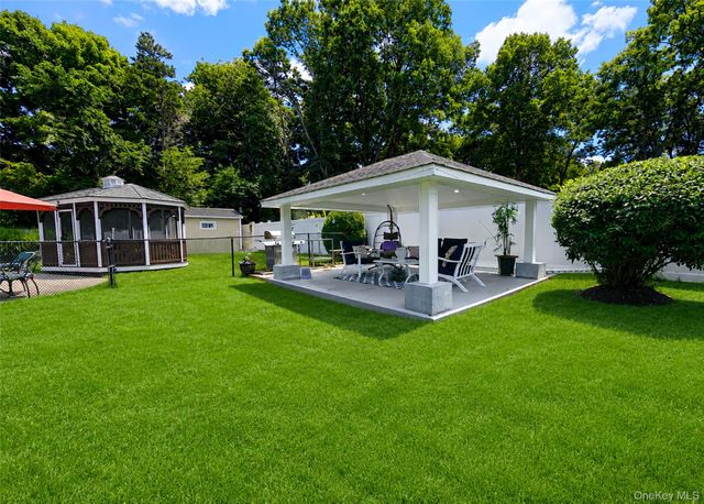 17 Carriage Lane, Centereach, NY 11720