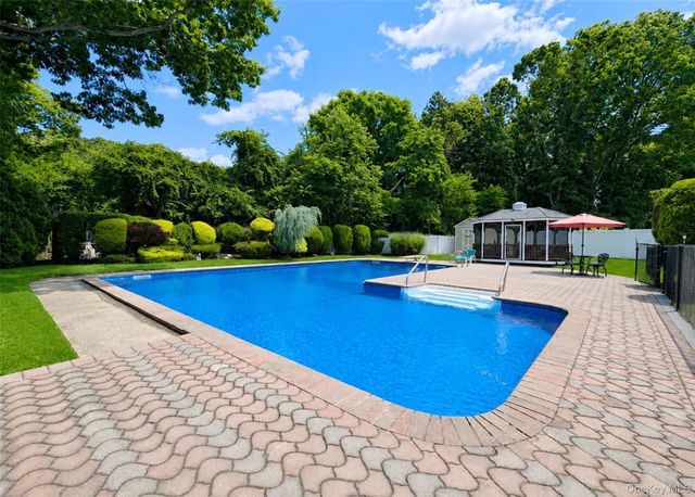 17 Carriage Lane, Centereach, NY 11720