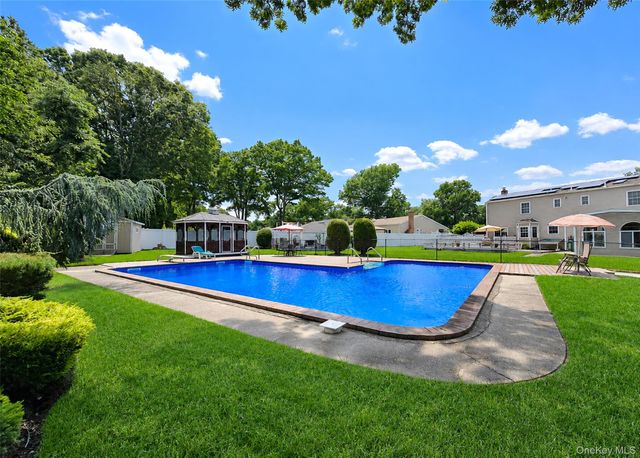 17 Carriage Lane, Centereach, NY 11720