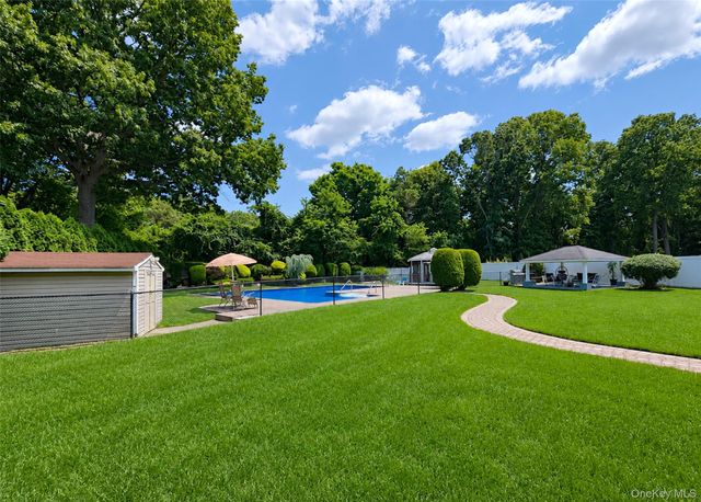 17 Carriage Lane, Centereach, NY 11720