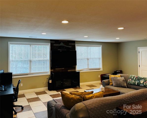 103 Redden Road, Hendersonville, NC 28739