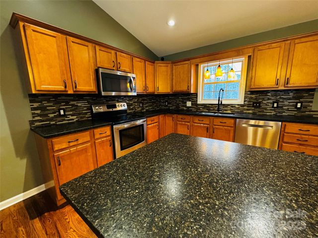 103 Redden Road, Hendersonville, NC 28739