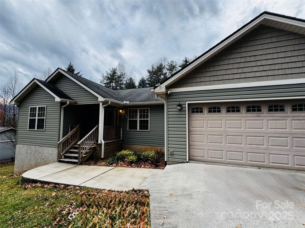 103 Redden Road, Hendersonville, NC 28739