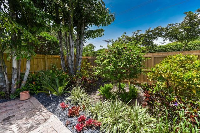 6685 NW 24th Terrace, Boca Raton, FL 33496