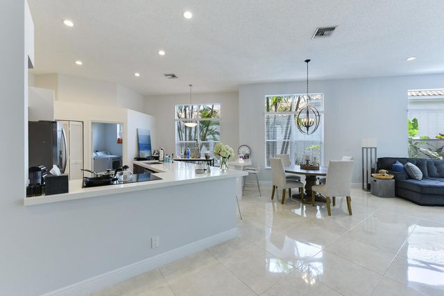 6685 NW 24th Terrace, Boca Raton, FL 33496