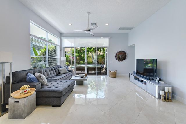 6685 NW 24th Terrace, Boca Raton, FL 33496