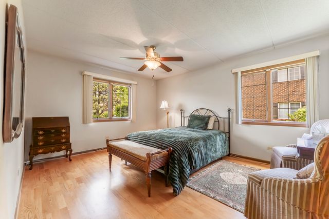 245 Windsor Lane B, Willowbrook, IL 60527
