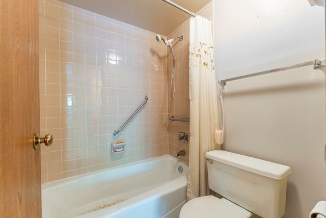 245 Windsor Lane B, Willowbrook, IL 60527