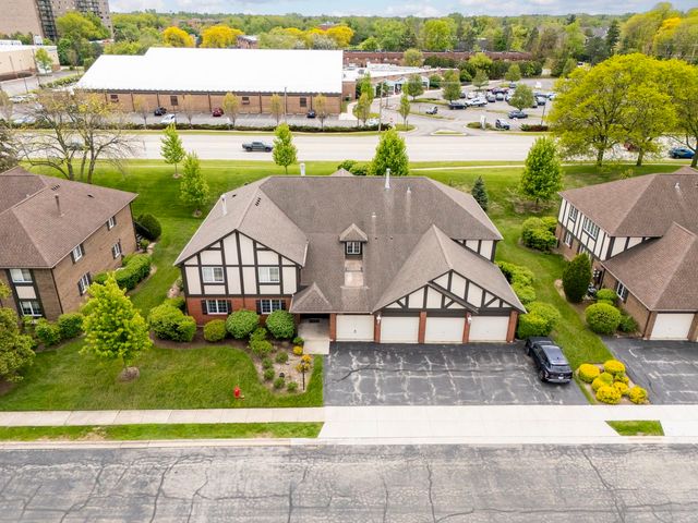 245 Windsor Lane B, Willowbrook, IL 60527