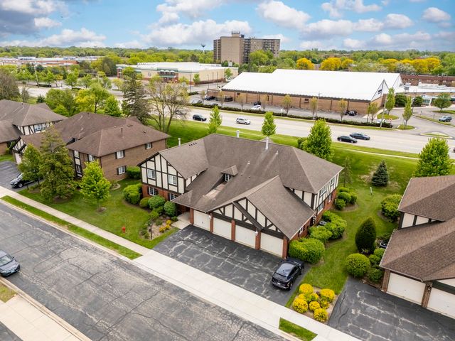 245 Windsor Lane B, Willowbrook, IL 60527