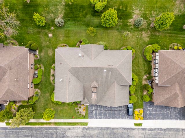 245 Windsor Lane B, Willowbrook, IL 60527
