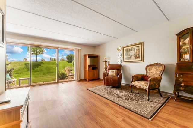 245 Windsor Lane B, Willowbrook, IL 60527