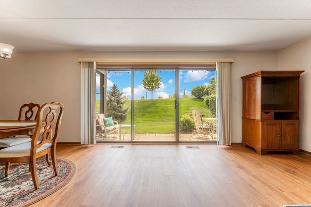 245 Windsor Lane B, Willowbrook, IL 60527