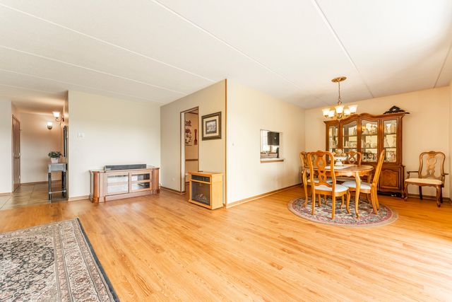 245 Windsor Lane B, Willowbrook, IL 60527