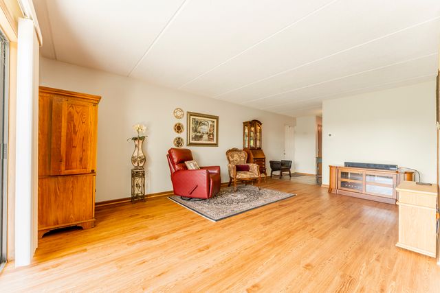 245 Windsor Lane B, Willowbrook, IL 60527