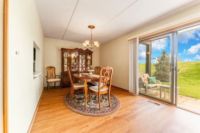 245 Windsor Lane B, Willowbrook, IL 60527