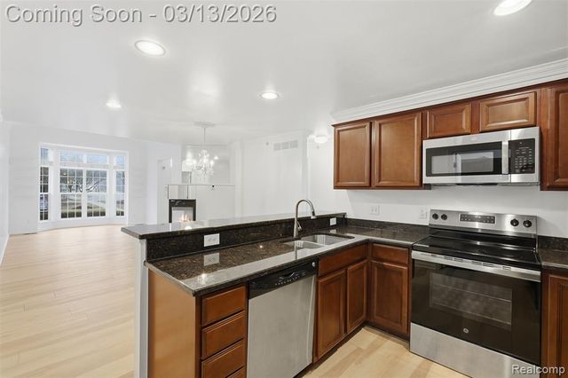 2101 Cameron Circle, Walled Lake, MI 48390