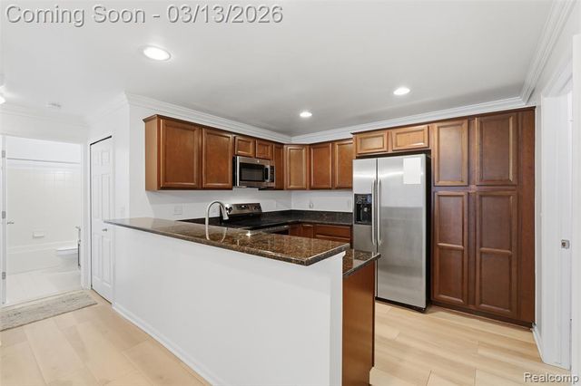 2101 Cameron Circle, Walled Lake, MI 48390