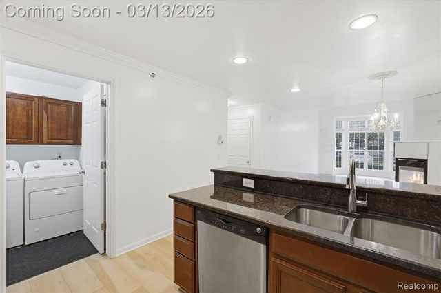 2101 Cameron Circle, Walled Lake, MI 48390