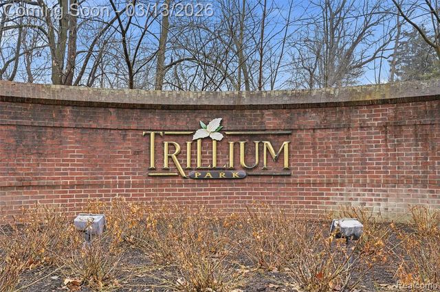 2101 Cameron Circle, Walled Lake, MI 48390