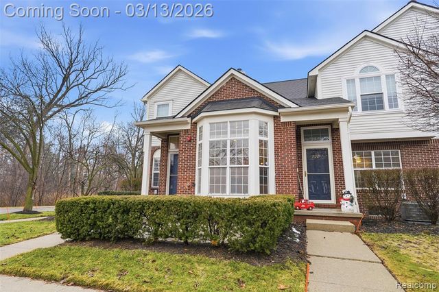 2101 Cameron Circle, Walled Lake, MI 48390