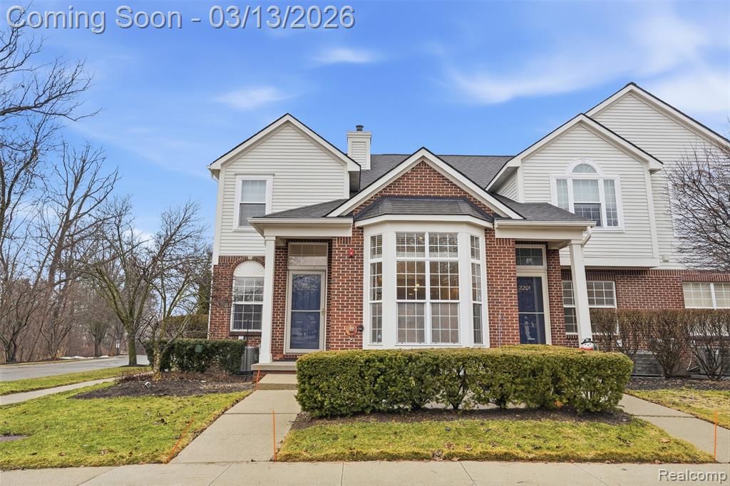 2101 Cameron Circle, Walled Lake, MI 48390