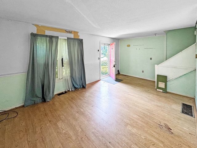 9 Riverbank Cir 9, Haverhill, MA 01835
