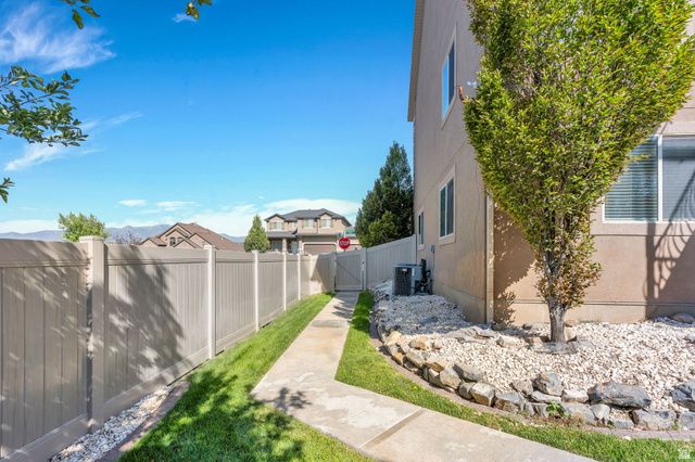 9048 N CLUBHOUSE LN, Eagle Mountain, UT 84005