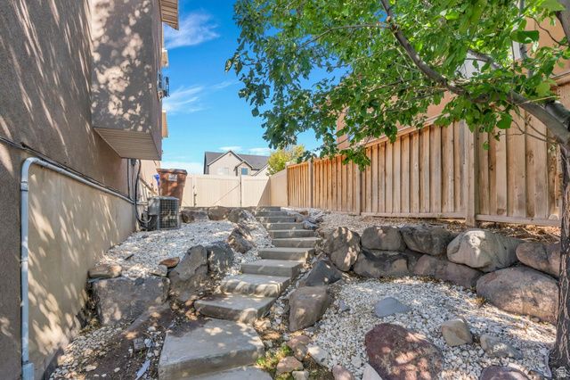 9048 N CLUBHOUSE LN, Eagle Mountain, UT 84005