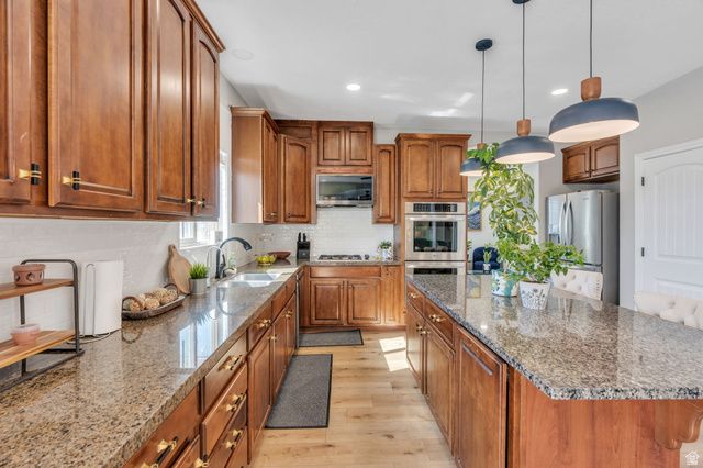9048 N CLUBHOUSE LN, Eagle Mountain, UT 84005