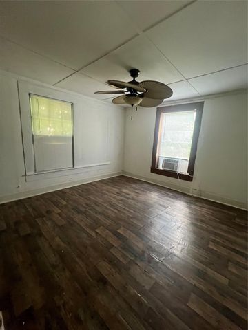 122 W Pecan Lane, Clute, TX 77531