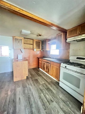122 W Pecan Lane, Clute, TX 77531
