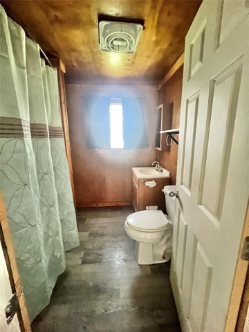 122 W Pecan Lane, Clute, TX 77531