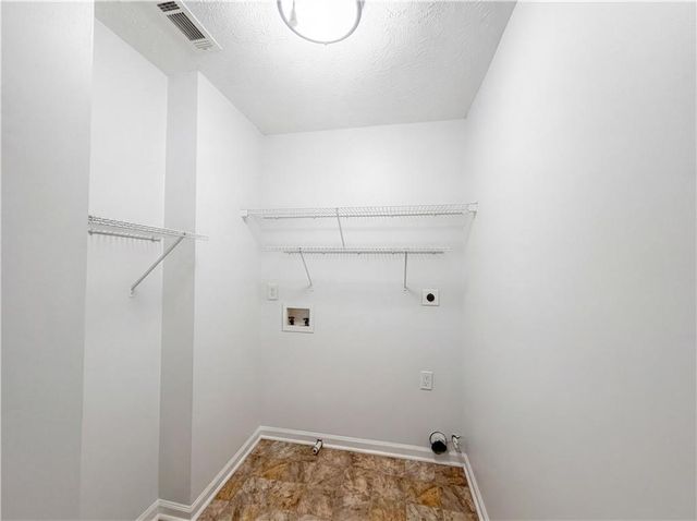 2662 Whispering Pines Drive, Grayson, GA 30017