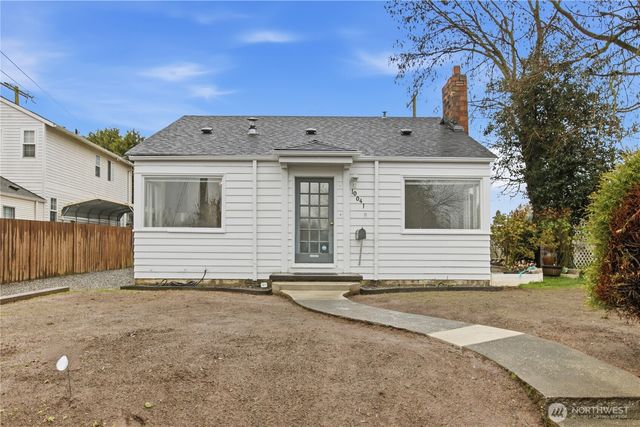 10041 15th Avenue SW, Seattle, WA 98146