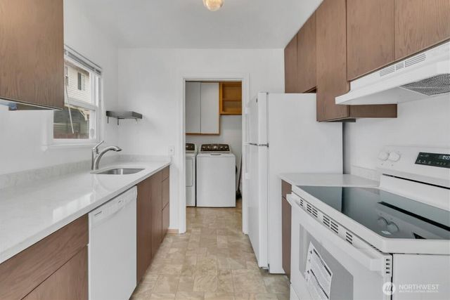 10041 15th Avenue SW, Seattle, WA 98146