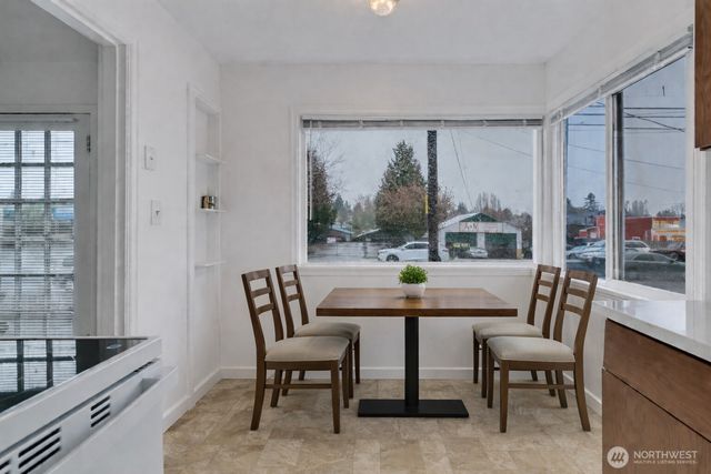 10041 15th Avenue SW, Seattle, WA 98146