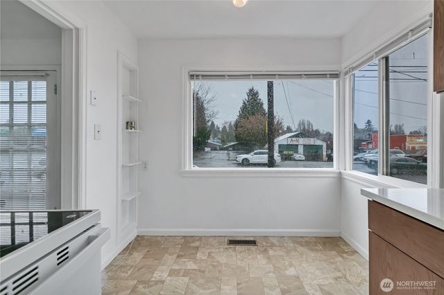 10041 15th Avenue SW, Seattle, WA 98146