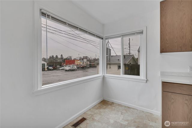 10041 15th Avenue SW, Seattle, WA 98146