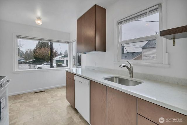 10041 15th Avenue SW, Seattle, WA 98146