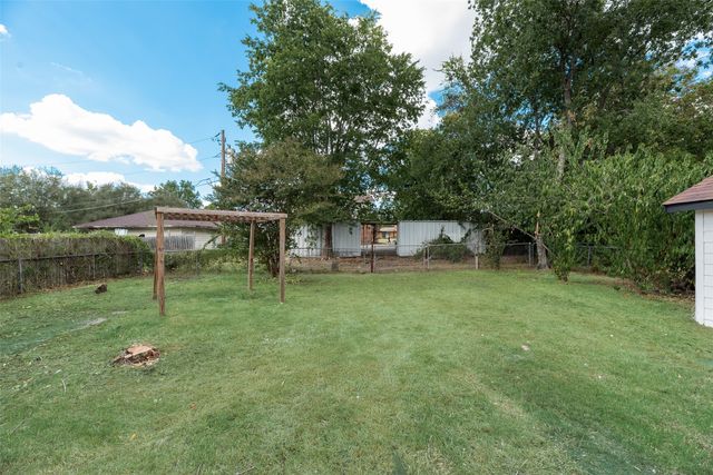 2820 Vinnie Street, Greenville, TX 75401