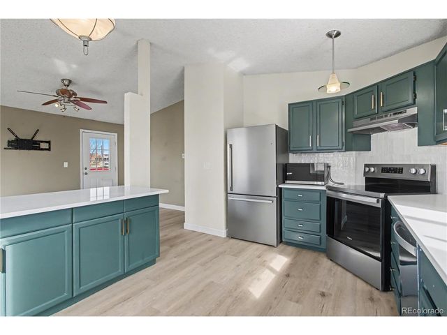 6169 Zenobia Ct, Arvada, CO 80003