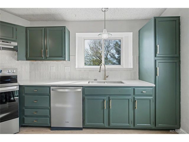 6169 Zenobia Ct, Arvada, CO 80003